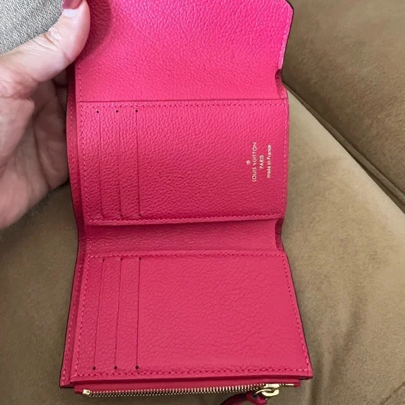 Louis Vuitton Authentic Victorine Wallet Monogram 9 out of 10 Condition. - Picture 14 of 16